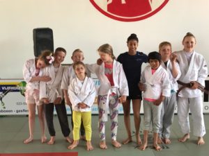 Dankzij de inzet van Meer Vrijwilligers in Kortere Tijd van verenigingsondersteuner Daphne Tervelde van Team Sportservice Haarlemmermeer staat judovereniging Judo Yushi er dit jaar nog sterker voor