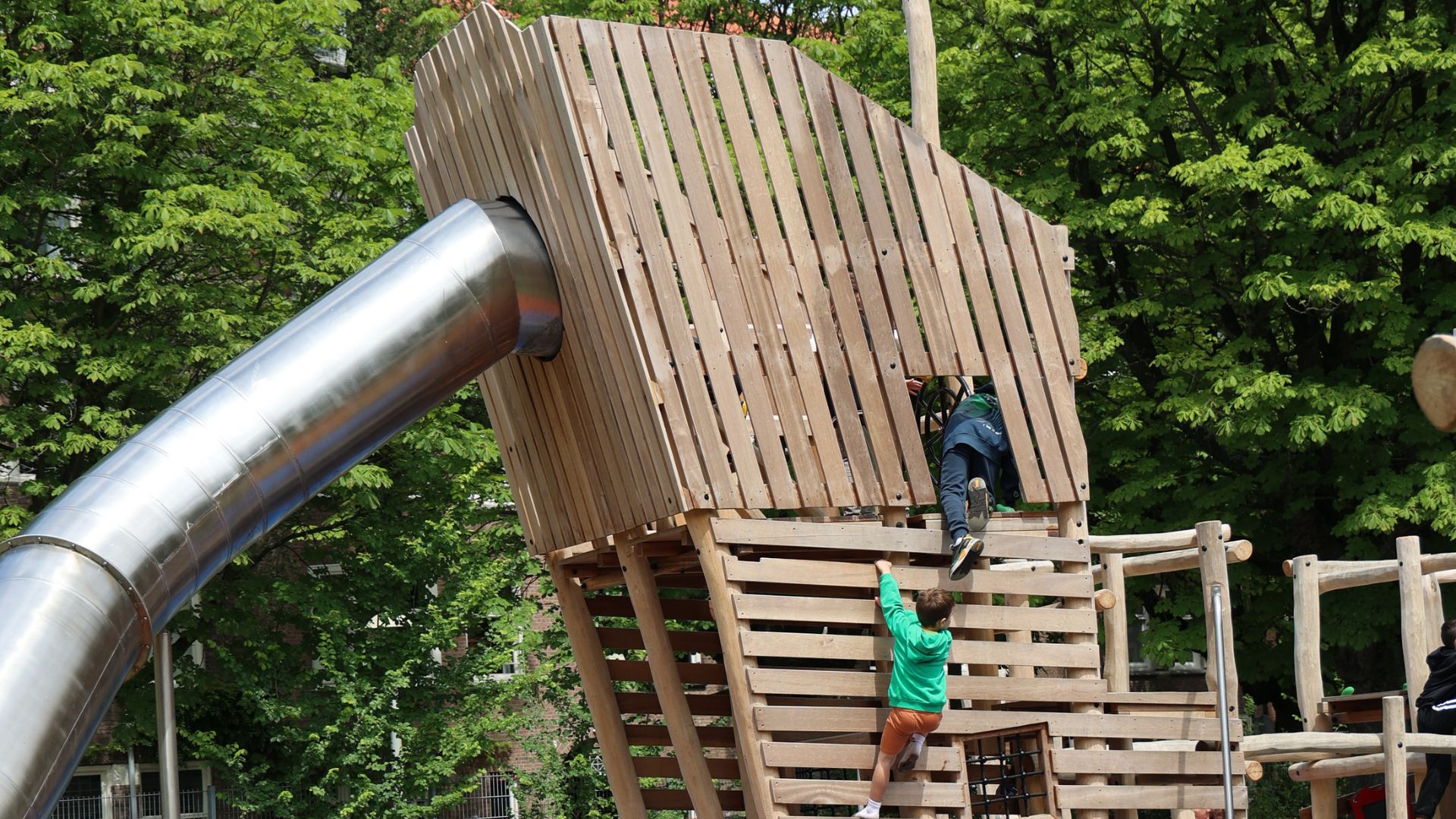 Een grote speeltuin in Zuid met een glijbaan