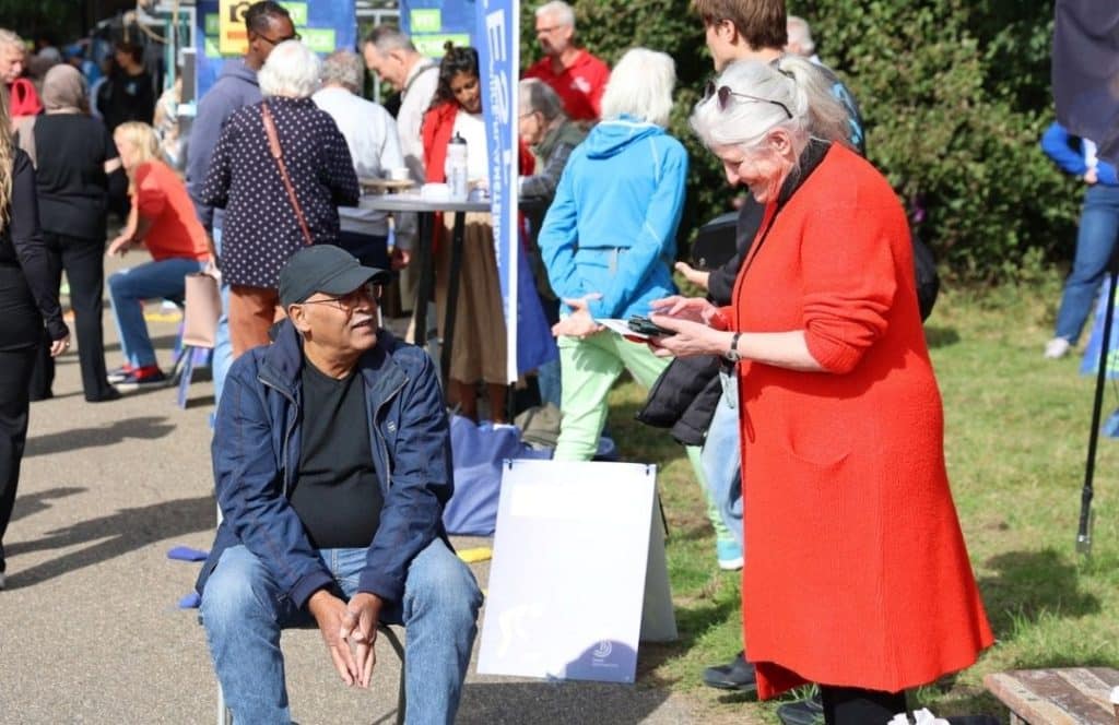 Magdalena bij de fitcheck op het Sloterplas festival