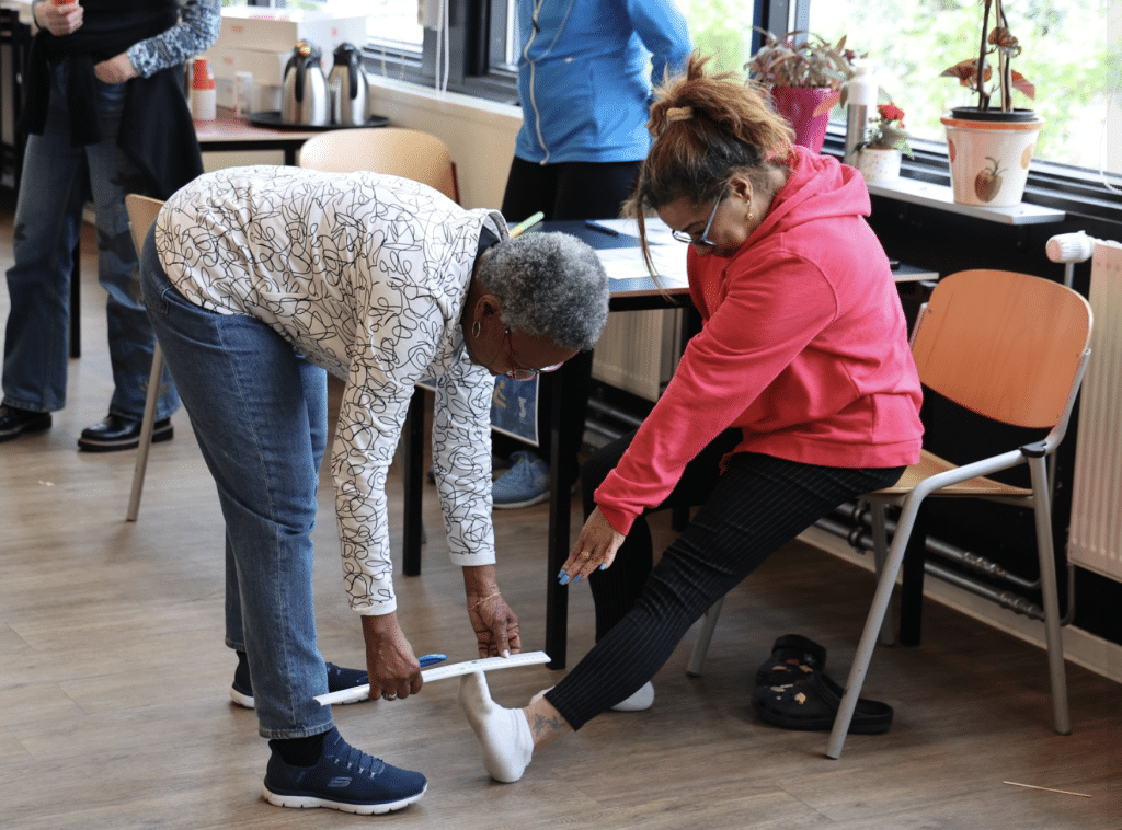 Flexibiliteitstest tijdens Fitcheck Amsterdam-Noord